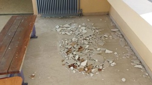 Από πτώση σοβάδων στο 8ο Δημοτικό - 9ο Ειδικό Δημοτικό