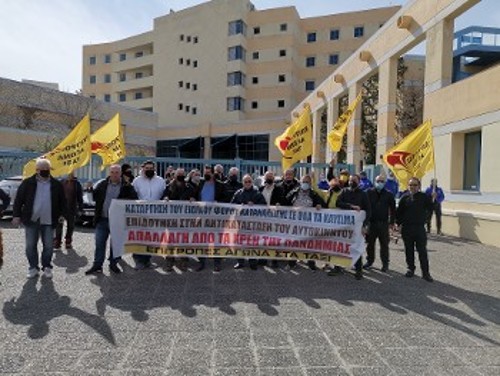 Από τη χτεσινή παράσταση διαμαρτυρίας των οδηγών ταξί