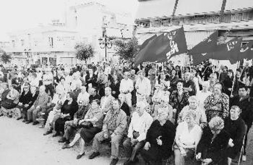 Μαζικά προσήλθαν οι κάτοικοι της Πετρούπολης για να ακούσουν το λόγο του Γ. Τούσσα, το λόγο του ΚΚΕ