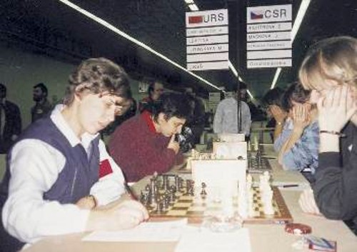 Παράλληλη Σκακιστική Ολυμπιάδα Γυναικών. Αντίπαλες χώρες, Ρωσία-Τσεχοσλοβακία (Τσιμπουρντανίτζε-Ριτσίτροβα, Λεβίτινα-Μάσκοβα και Λιτίνσκαγια-Νέμκοβα)