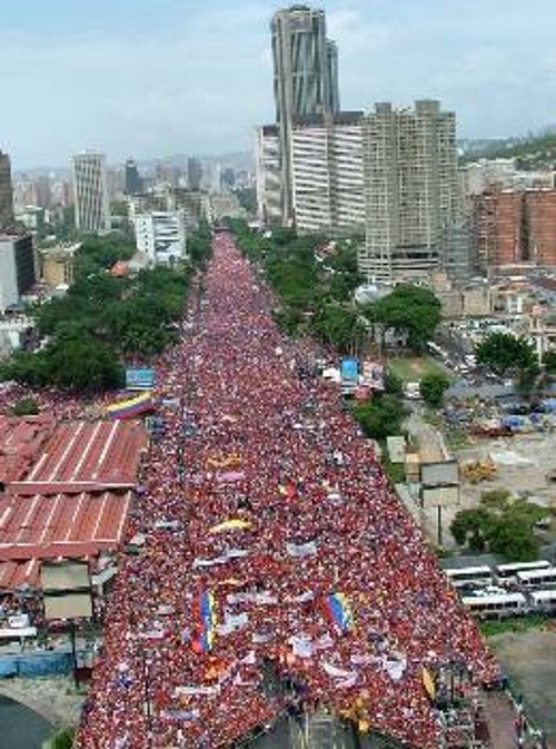 Οι μάχες στους δρόμους του Καράκας που είναι το «ορατό» μέτωπο του ταξικού πολέμου, έχουν κερδηθεί...