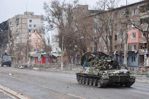 Συνεχίζονται οι ρωσικές στρατιωτικές επιχειρήσεις στη Μαριούπολη