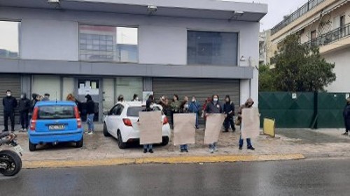 Από την παρέμβαση στο Περιστέρι για την επανασύνδεση του κομμένου ρεύματος