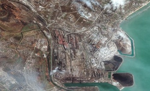 Στο τεράστιο εργοστάσιο Azovstal εστιάζουν πλέον οι ρωσικές στρατιωτικές επιχειρήσεις στη Μαριούπολη