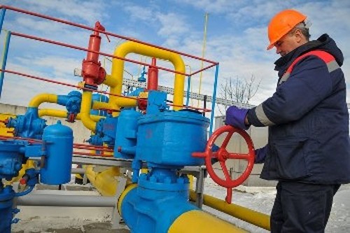 Η πλήρης διακοπή των ροών ρωσικού αερίου προς την ΕΕ φαίνεται ως «η πιο λογική υπόθεση» σύμφωνα με τον αμερικανικό οίκο Fitch Ratings