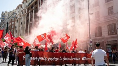 Από τα μπλοκ του ΚΚ Εργαζομένων Ισπανίας