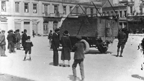 Η πρώτη Πρωτομαγιά στην Ελλάδα που βάφτηκε στο αίμα ήταν αυτή του 1924. Ο πρώτος νεκρός ήταν ο 24χρονος εργάτης Σωτήρης Παρασκευαΐδης, μέλος της ΟΚΝΕ και του Σωματείου Τεχνιτών Ζαχαροπλαστών της Αθήνας