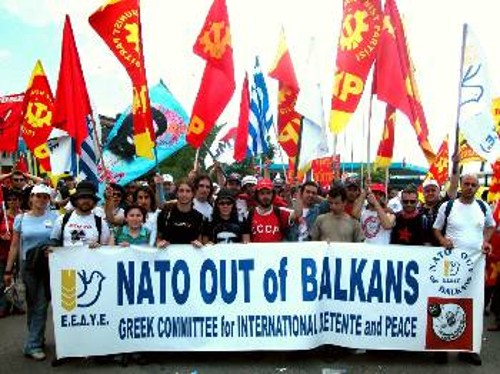 Από παλιότερη αντιιμπεριαλιστική συγκέντρωση στην Κωνσταντινούπολη, με τη συμμετοχή και Ελλήνων διαδηλωτών