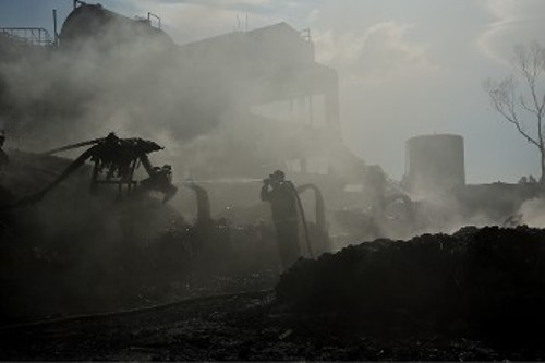 Τοξικό νέφος από την καύση των πλαστικών στο εργοστάσιο του Ασπροπύργου