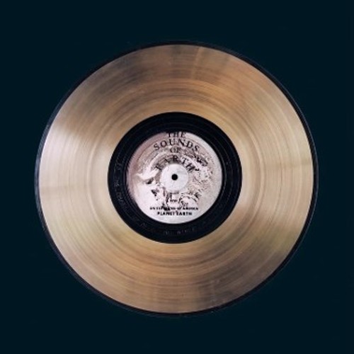 Ο «Χρυσός Δίσκος» (επίχρυσος) με τους «Ηχους της Γης», που μεταφέρει καθένα από τα δύο σκάφη «Βόγιατζερ»