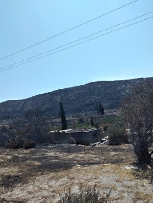Μαυρίλα και καταστροφή άφησε πίσω της η μεγάλη φωτιά