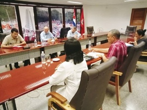 Από την επίσκεψη των στελεχών του ΚΚΕ στην έδρα της Γενικής Συνομοσπονδίας Εργατών Κούβας