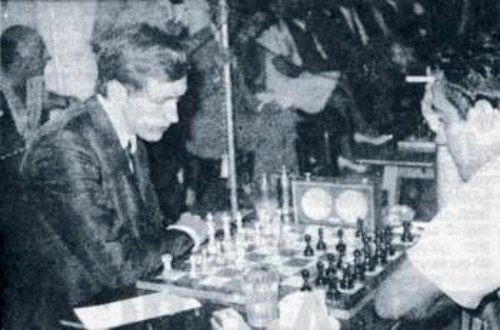 Η φωτογραφία «έκλεισε» χτες, 31 Ιούλη, τα 36 χρόνια της. Από το ματς χάντικαπ του Αμερικανού πρωταθλητή Ρόμπερτ Φίσερ στην Αθήνα στις 31 Ιούλη 1968. Αντίπαλός του ο ισχυρός Ελληνας διεθνής Μετρ Γιώργος Τρικαλιώτης