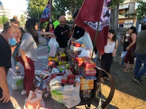 Είδη ανάγκης για τους πυρόπληκτους συγκέντρωνε χτες το Εργατικό Κέντρο Λαυρίου - Ανατ. Αττικής