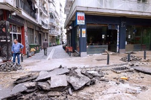 Ξηλωμένοι δρόμοι στο κέντρο της πόλης