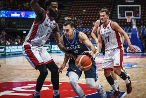 Με «οδηγό» τον Σλούκα η Εθνική νίκησε τη Μ. Βρετανία και εξασφάλισε την πρόκριση στους «16»