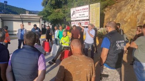 Από τη χθεσινή συγκέντρωση στα μεταλλεία