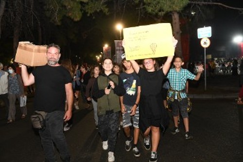 Αλληλεγγύη από τους φίλους του «Κόκκινου Αερόστατου» στους απεργούς της «Μαλαματίνας»
