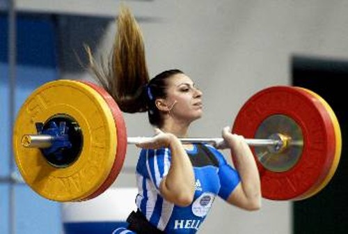 Η Χαρά Τσακίρη ρίχνεται στη μάχη της άρσης βαρών