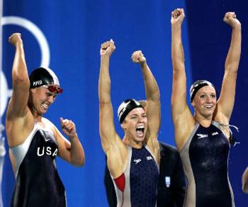 Οι Αμερικανίδες πανηγυρίζουν την επιτυχία τους