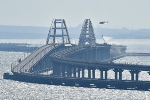 Η γέφυρα της Κριμαίας, κατά την επίθεση που είχε δεχθεί τον Οκτώβρη του 2022