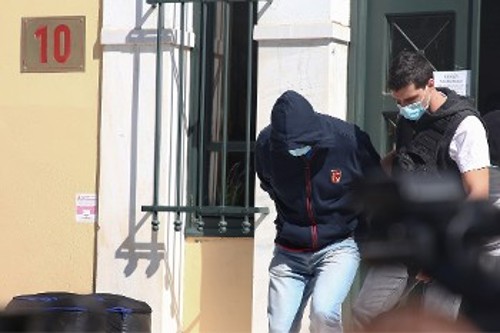 Από την προσαγωγή του 53χρονου Ηλ. Μίχου (ένθετη)