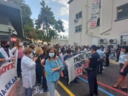 Από τη συγκέντρωση στο «Γεννηματάς»