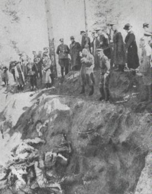 Τη δεκαετία του 1980, το Κατίν αποτέλεσε ιδεολογικοπολιτικόεπιχείρημα των δυνάμεων της αντεπανάστασης, τόσο στην Πολωνία όσο και στη Σοβιετική Ενωση. Τα γεγονότα και οι προβοκάτσιες προμήνυαν τα όσα θα επακολουθούσαν μετά τις ανατροπές