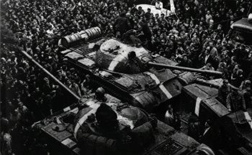 Οι συνεπείς επαναστατικές δυνάμεις του ΚΚ Τσεχοσλοβακίας, προκειμένου να αντιμετωπίσουν τον κίνδυνο της ανατροπής και του εμφυλίου, ζήτησαν τη διεθνιστική βοήθεια των σύμμαχων σοσιαλιστικών χωρών του Συμφώνου της Βαρσοβίας, αποτρέποντας την αντεπανάσταση