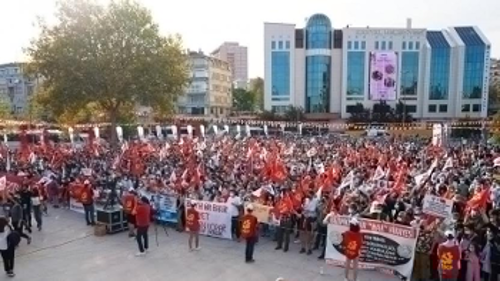 Χιλιάδες κόσμου συμμετείχαν στη συγκέντρωση του ΤΚΡ στην Κωνσταντινούπολη