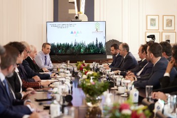 Από την χθεσινή σύσκεψη στο πρωθυπουργικό γραφείο