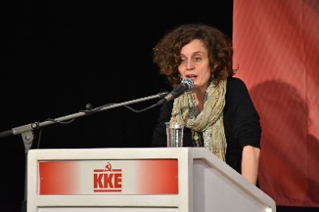 H Κατερίνα Γεράκη στο βήμα