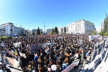 Από τη μεγάλη συγκέντρωση καλλιτεχνικών σωματείων και συλλόγων σπουδαστών στο πλαίσιο της 48ωρης απεργίας την περασμένη βδομάδα