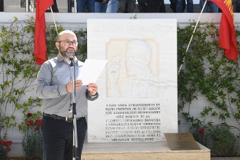 Στην έδρα της ΚΕ