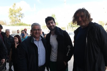 Με τον Μ. Τεντόγλου και τον προπονητή του και υποψήφιο του ΚΚΕ, Γ. Πομάσκι