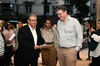 Ο Δημήτρης Κουτσούμπας με τον Ολιβιέ Ντεκότ