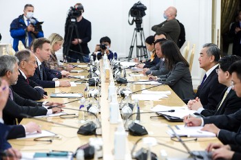Από τη συνάντηση των ΥΠΕΞ της Ρωσίας και της Κίνας
