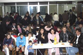 Από εκδήλωση του ΠΑΜΕ για τους μετανάστες στην αίθουσα του Συνδικάτου Οικοδόμων