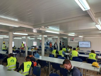 Σε εργοτάξια και γιαπιά φτάνει καθημερινά το απεργιακό κάλεσμα