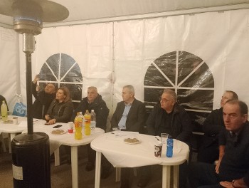 Από τη συμμετοχή της αντιπροσωπείας του ΚΚΕ στη σύσκεψη των αγροτών, στο μπλόκο του Πλατύκαμπου