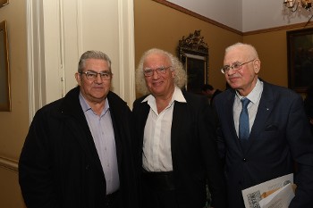 Ο Δ. Κουτσούμπας με τον μαέστρο Α. Πυλαρινό και τον Π. Παγκράτη