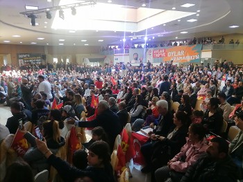 Από την προεκλογική συγκέντρωση στην Ντεφνέ