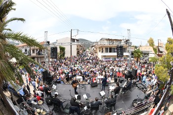 Από τη μεγάλη συναυλία στην απεργιακή συγκέντρωση με τον Γ. Νταλάρα και την Φωτεινή Βελεσιώτου