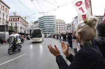 Σωματεία στην Ομόνοια υποδέχονται τους εργαζόμενους της ΛΑΡΚΟ