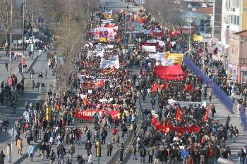 Στιγμιότυπα από τη διαδήλωση του «Πατριωτικού Μετώπου»