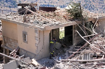 Ερείπια αφήνουν πίσω τους οι ισραηλινές επιδρομές και στον νότιο Λίβανο