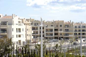 Συγκρότημα κατοικιών στο Ολυμπιακό Στάδιο στο Μαρούσι, που κι αυτό εκχωρήθηκε στον Λάτση