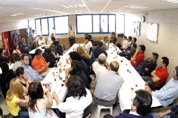 Από την εκδήλωση στο εργοστάσιο «Παπουτσάνης»