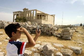 Ενας...«καταναλωτής»«συμβολικού αγαθού»...