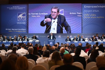 Ο δήμαρχος της Πάτρας στο βήμα του Συνεδρίου της ΚΕΔΕ στη Ρόδο